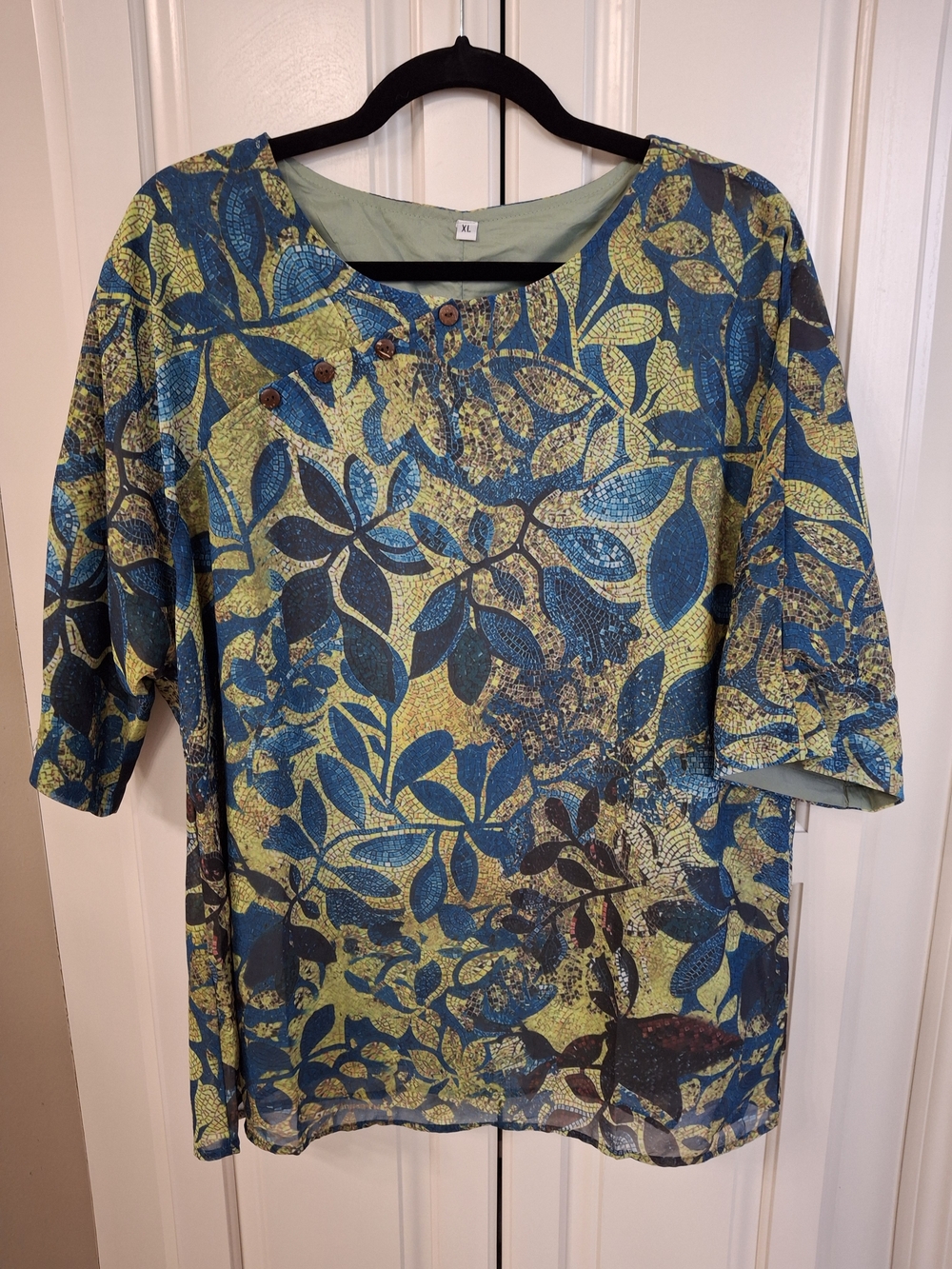 Susan Lawrence Blue and Green Leaf-Print Scoop Neck Blouse